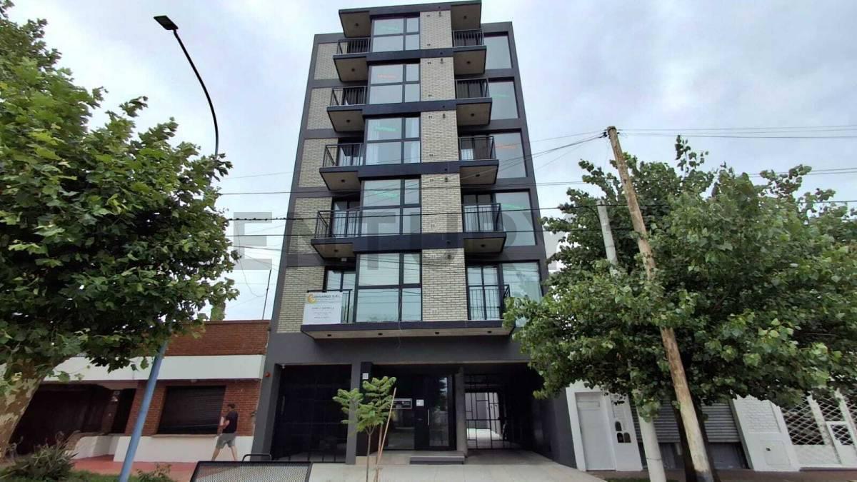 Departamentos de 2 ambientes (48.87m²) con balcón — Centro