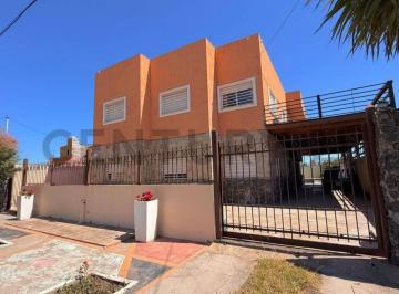 Casa · 240m² · 3 Ambientes · Venta Propiedad en Block con Pileta, Camet Norte