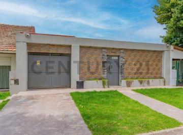 Casa · 170m² · 4 Ambientes · 1 Cochera · Casa 3 Ambientes C/ Cochera y Parque, El Martillo, Mar del Plata
