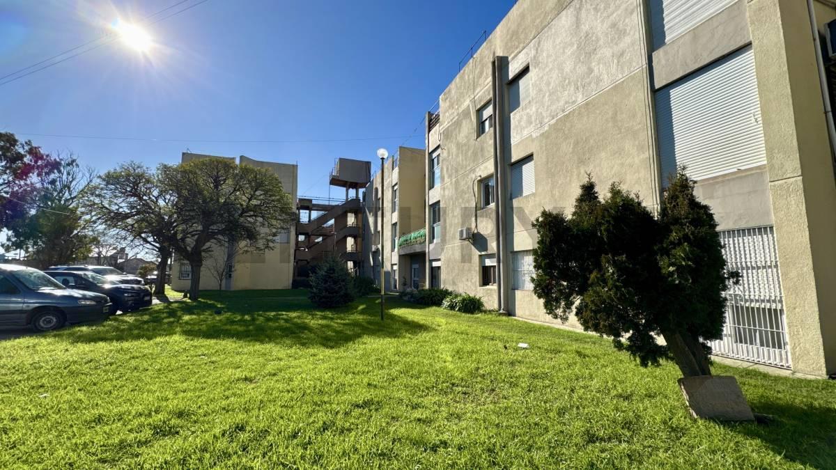 Departamento de 3 Ambientes a la Calle – Planta Baja