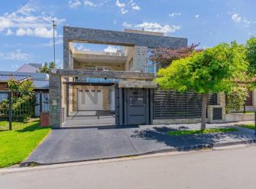 Casa · 322m² · 4 Ambientes · 2 Cocheras · Casa de Categoría, Punta Mogotes, Mar del Plata