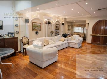 Casa · 350m² · 5 Ambientes · 3 Cocheras · Venta - Casa de 4 Ambientes en Villa Sarmiento - Acepta Permuta - Apto Credito