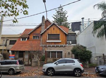 Terreno · 448m² · Venta - Casa Sobre Lote de 448 m² de Doble Frente - Acepta Permuta