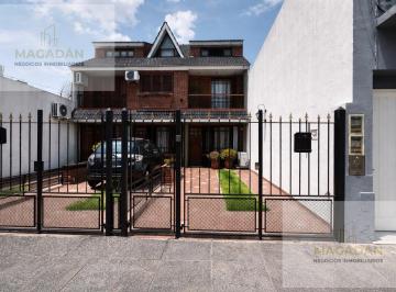 Casa · 100m² · 4 Ambientes · 1 Cochera · Venta - Triplex de 3 Ambientes con Cochera en Haedo - Acepta Permuta - Apto Credito