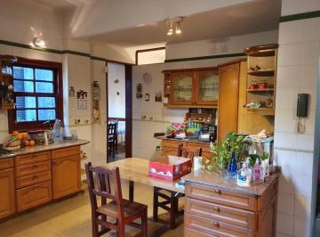 Casa · 350m² · 6 Ambientes · 1 Cochera · Venta - Casa de 6 Ambientes con Cochera - Ramos Mejia - Apto Credito - Acepta Permuta