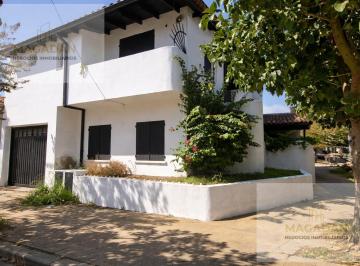Casa · 180m² · 6 Ambientes · 1 Cochera · Venta Casa de 6 de Ambientes con Departamento Monoambiente en Ramos Mejía - Acepta Permuta