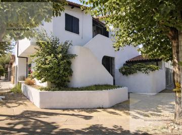Casa · 180m² · 6 Ambientes · 1 Cochera · Venta Casa de 6 de Ambientes con Departamento Monoambiente en Ramos Mejía - Acepta Permuta