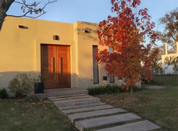 Casa de 4 ambientes, Pilar · Casa en Venta, Muy Lindo Lote en Esquina