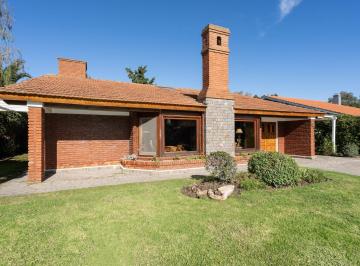 Casa · 138m² · 4 Ambientes · 1 Cochera · Venta Casa Cuatro Ambientes en Club de Campo La Martona Cañuelas. Totalmente Amueblada