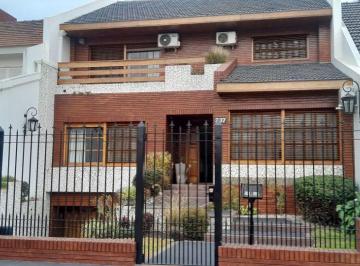 Casa de 8 ambientes, Lomas de Zamora · Chalet 4 Dormitorio C/piscina