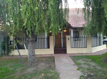 Casa de 6 ambientes, La Plata · Chalet de 5 Ambientes