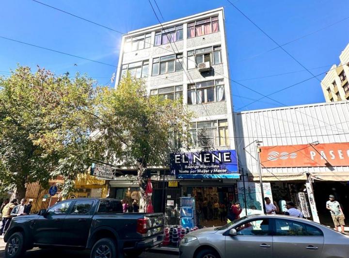 Edificio · 919m²