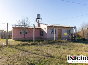 Casa de 4 ambientes, Mar de Ajó · Propiedad Cómoda y Luminosa - C788