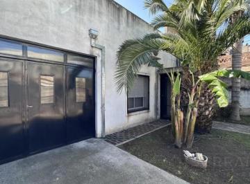 Casa · 150m² · 4 Ambientes · 2 Cocheras · Venta Casa 4 Ambientes en Moron