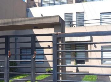 PH · 120m² · 4 Ambientes · 1 Cochera · PH en Castelar Norte