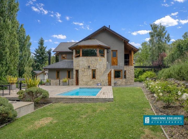 Casa · 215m² · 7 Ambientes · 5 Cocheras
