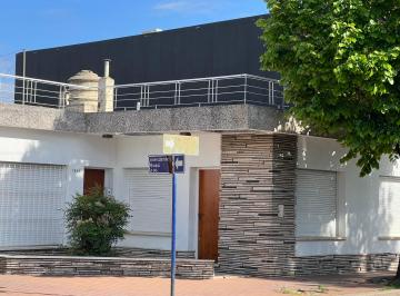 Casa de 6 ambientes, Río Cuarto · Casa Muy Luminosa, Muy Buena Contruccion, Toda Planta Baja