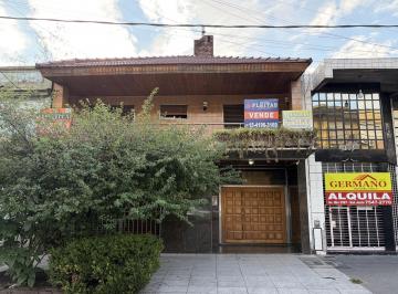 Casa · 337m² · 5 Ambientes · 2 Cocheras · Venta Casa de 5 Ambientes con Pileta en San Justo Centro Acepta Departameto Terminado en Parte de Pa