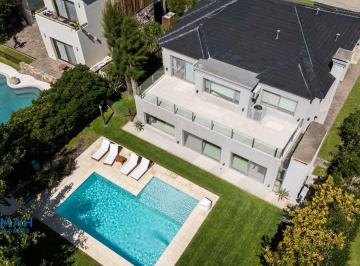 Casa · 385m² · 5 Ambientes · 2 Cocheras · Casa en Canning (E. Echeverria)