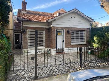 Casa · 210m² · 8 Ambientes · 2 Cocheras · Venta Casa 8 Ambientes C/parque, Pileta en Adrogue