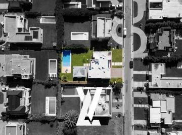 Casa · 302m² · 6 Ambientes · 4 Cocheras · Casa en 6 Amb en Venta en Las Golondrinas - Hudson