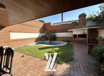 Casa · 475m² · 6 Ambientes · 4 Cocheras · Casa 6 Ambientes en Venta Bernal Centro
