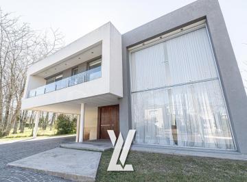 Casa · 300m² · 5 Ambientes · 5 Cocheras · Casa 5 Ambientes en Venta en Fincas de Hudson