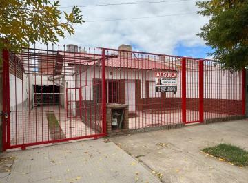Casa · 65m² · 3 Ambientes · 2 Cocheras · Casa en Alquiler, Bº Belgrano, 2 Dorm.