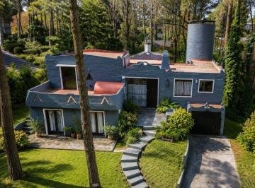 Casa · 130m² · 4 Ambientes · 1 Cochera · Casa en Venta | Pinamar Golf | Gas Natural | Cochera | Escualos 1389
