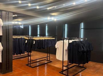 Local comercial de 5 ambientes, Ciudad de Mendoza · Local Comercial en Venta Ubicado en 1.ª Sección Parque Central