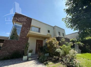 Casa · 238m² · 5 Ambientes · 1 Cochera · Casa 5 Ambientes en Alquiler con Jardin y Piscina - Fincas de Iraola