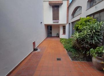 Casa · 195m² · 3 Dormitorios · 3 Cocheras · Casa Céntrica a La Venta en Junín (B)