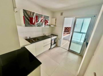 Departamento de 3 ambientes, Bahía Blanca · Semipiso 2d 2b Al Frente + Cochera + Balcón - Holdich 76