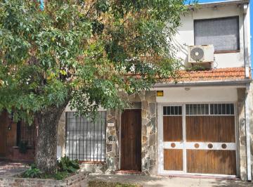 Casa de 5 ambientes, Campana · Casa de 4 Dorm. en Venta - Excelente Ubicación | Campana