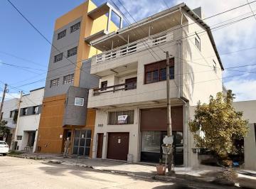 Casa · 400m² · 6 Ambientes · 2 Cocheras · Importante Propiedad en Block: El Espacio Ideal Para Tu Familia y Tu Negocio
