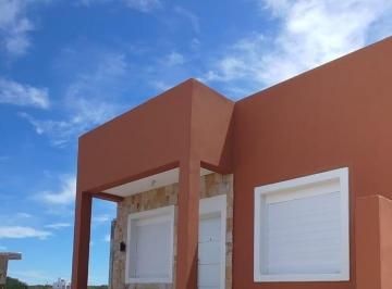 Departamento de 3 ambientes, Las Grutas · Departamento a Estrenar y Equipado. Dos Habitaciones Patio. Estacionamiento.