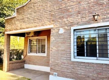Casa · 80m² · 4 Ambientes · 2 Cocheras · Casa en Funes