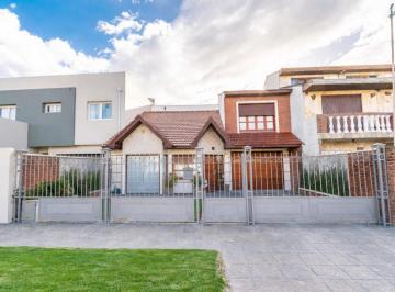 Casa · 306m² · 5 Ambientes · 2 Cocheras · ¡Oportunidad: Apto Credito / Acepta Permuta Menor Valor!