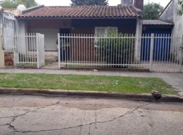 Casa de 3 ambientes, Morón · Italia 1900 - Venta Chalet Castelar