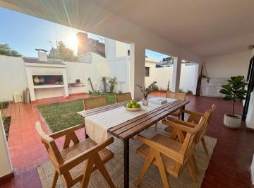 PH de 5 ambientes, Rosario · Casa en PH Refaccionada a Nuevo en Planta Baja con Gran Patio Cochera y 3 Dormit