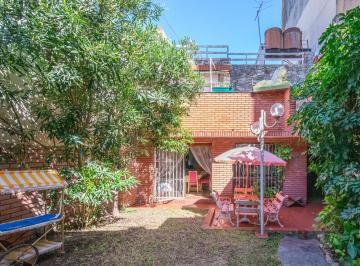Casa · 180m² · 7 Ambientes · 1 Cochera · Casa 7 Ambientes - 5 Dorm. - Quincho - Cochera - Patio - Balcón Terraza - Dependencia (Velez Sarsfield)
