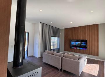 Casa de 4 ambientes, Luján · Hermosa Casa en Barrio Cerrado, Para Disfrutar, Súper Completa y Funcional, con Diseño Moderno.