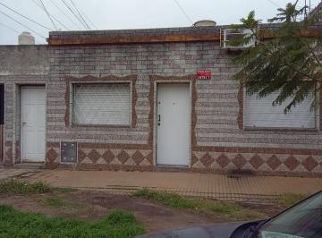 PH · 130m² · 3 Ambientes · PH en Wilde Tres Ambiente Inversor en Venta