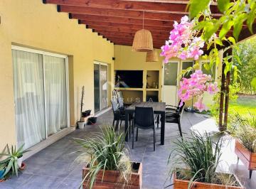 Casa · 120m² · 4 Ambientes · Casa en Alquiler en San Isidro Labrador, Villanueva, Tigre