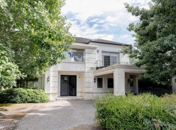 Casa · 407m² · 7 Ambientes · 2 Cocheras · Casa en Venta 4 Dorm. en Ayres del Pilar, Pilar, G. B. a. Zona Norte