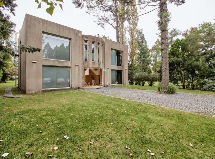 Casa · 455m² · 5 Ambientes · 3 Cocheras