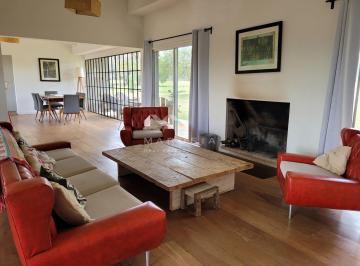 Casa · 200m² · 5 Ambientes · Casa Chalet en Venta en El Golf, Carmelo, Colonia