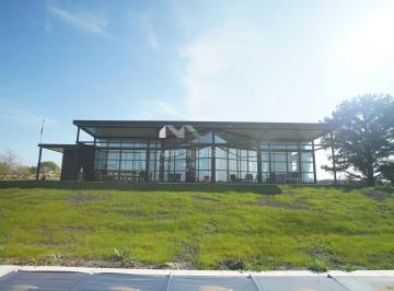 Casa · 176m² · 4 Ambientes · 3 Cocheras · Casa de Cristal en Venta en El Golf, Carmelo, Colonia