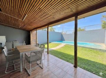 Casa · 162m² · 3 Ambientes · 2 Cocheras · Casa en Venta 3 Ambientes con Pileta Oportunidad