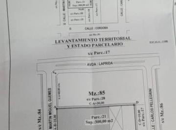 Propiedad de 10mts de frente por 30mts de fondo.
Abajo consta de locales comerci · Casa con Locales Comerciales. Oportunidad de Inversion